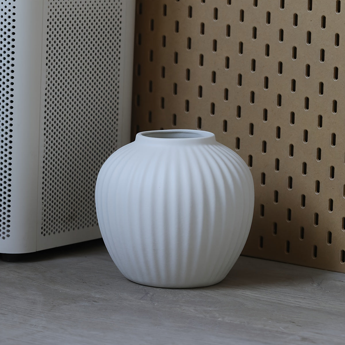 1pc Striped Ceramic Vase, Decorative Art Style, Elegant Home Table Centerpiece, Modern Flower Arrangement Container