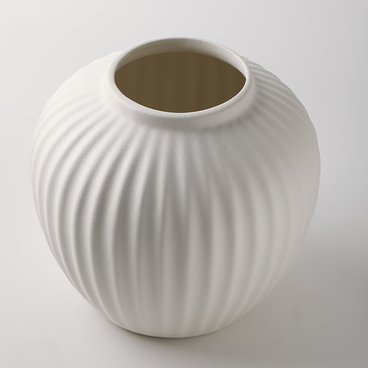 1pc Striped Ceramic Vase, Decorative Art Style, Elegant Home Table Centerpiece, Modern Flower Arrangement Container